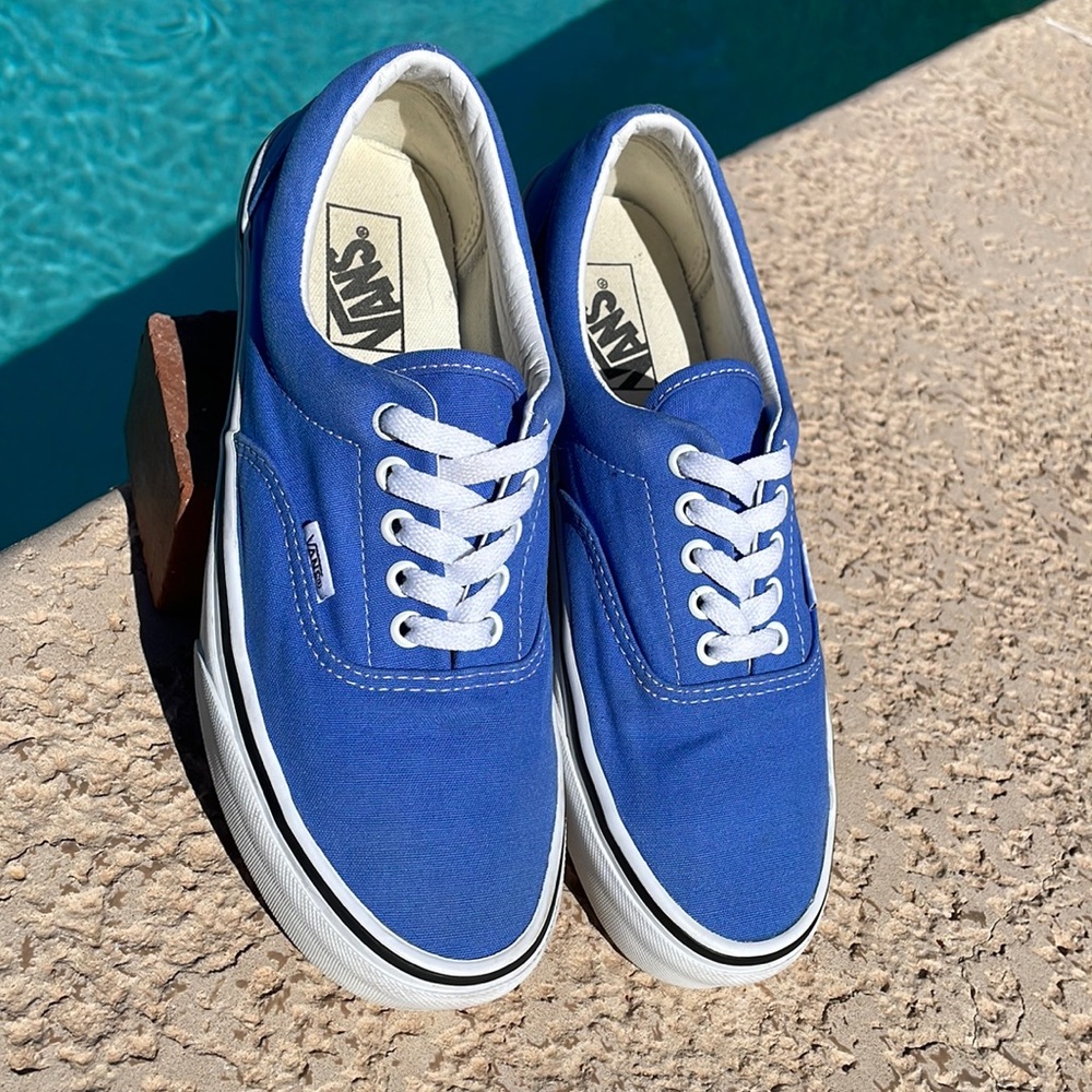 Vans Authentic Sneakers in beautiful Carolina blue. Like new condition. Men 8.5. - Picture 2 of 8